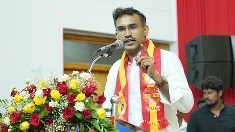 “மூழ்கும் கப்பலில் கூடுதல் சுமையாக இணைந்த ஓபிஎஸ்!” - தவெக அருண்ராஜ்