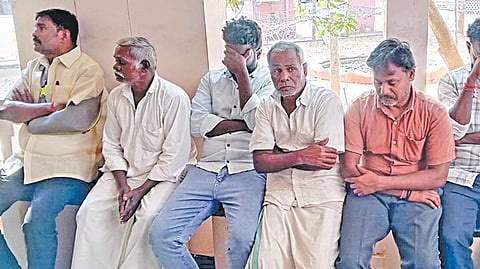 செய்யாறு விவசாயி கொலை வழக்கில் ஆயுள் தண்டனை விதிக்கப்பட்ட முன்னாள் எம்எல்ஏ கமலக்கண்ணன் (இடது ஓரம்) உள்ளிட்டோர்.