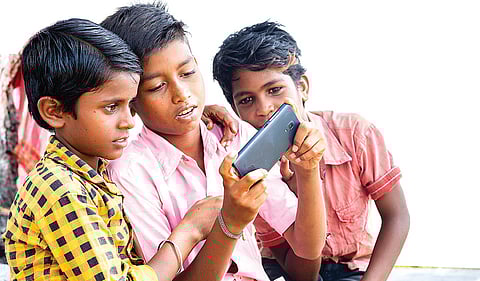 இணையதள விளையாட்டுக்கு அடிமையா? | உள்ளங்கையில் ஒரு சிறை 21