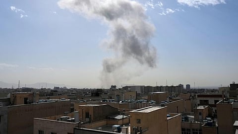 அமெரிக்கா, இஸ்ரேல் இணைந்து ஈரான் மீது தீவிரத் தாக்குதல் - நடப்பது என்ன?