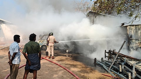 கோவில்பட்டி தீப்பெட்டி தொழிற்சாலையில் தீ விபத்து: தொழிலாளி உயிரிழப்பு