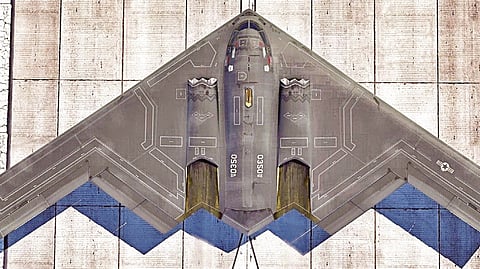 அமெரிக்க விமானப் படையின் பி-2 போர் விமானம்.