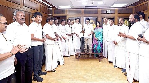 திமுக கூட்டணியில் சேர்ந்துள்ள தேமுதிகவுக்கு ஒரு மாநிலங்களவை இடம் ஒதுக்கப்பட்டது. இதுதொடர்பான ஒப்பந்தம் முதல்வர் மு.க.ஸ்டாலின் மற்றும் தேமுதிக பொருளாளர் எல்.கே.சுதீஷ் இடையில் நேற்று கையெழுத்தானது.