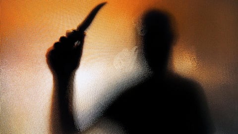 விழுப்புரத்தில் வியாபாரியிடம் பட்டப்பகலில் துணிகரம்: கத்தி முனையில் 4 கிலோ தங்கம் கொள்ளை