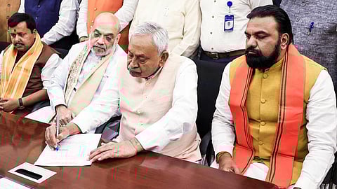 பிஹார் முதல்வர் பதவியில் இருந்து விலகுகிறார் நிதிஷ் குமார் - மாநிலங்களவை தேர்தலில் போட்டியிட வேட்பு மனு தாக்கல்