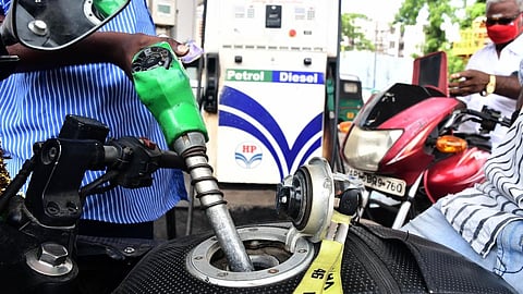 பெட்ரோல், டீசல் தட்டுப்பாடு ஏற்படாது: மத்திய அரசு வட்டாரங்கள் உறுதி