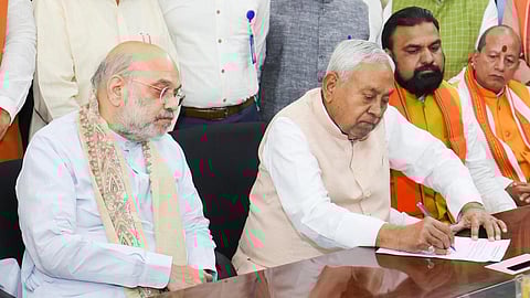 பிஹார் அரசியலில் பாஜகவுக்கு முக்கியத்துவம்: நிதிஷ் கட்சியில் ‘பிளவு’ - நடப்பது என்ன?