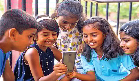 குழந்தைகள் ஏன் திறன்பேசிக்கு அடிமையாகிறார்கள்? | உள்ளங்கையில் ஒரு சிறை 22