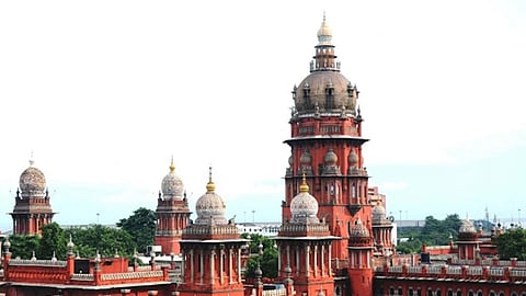 ஆகம விதிகள்படி காஞ்சிபுரம் வரதர் கோயிலில் குடமுழுக்கு பணிகள் நடைபெறுகிறதா? - ஐகோர்ட்