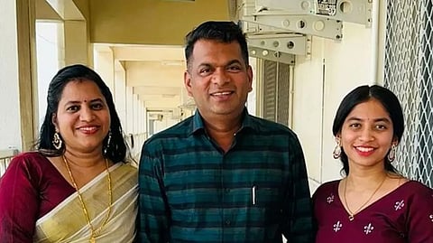 தனது குடும்பத்தினருடன் ஓட்டுநர் விபீஸ் பள்ளியாளி