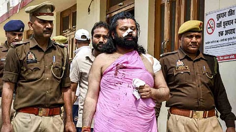 தாக்குதலுக்கு உள்ளான துறவி.