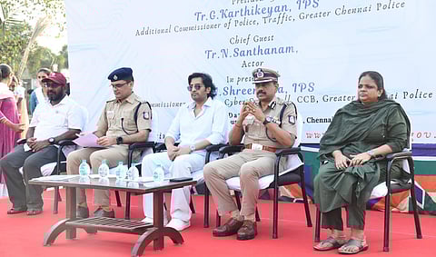 பேயை பார்த்து பயப்படுவதை விட'ஏஐ'-யை பார்த்து பயப்படுவது அதிகமாகிவிட்டது: நடிகர் சந்தானம் பேச்சு