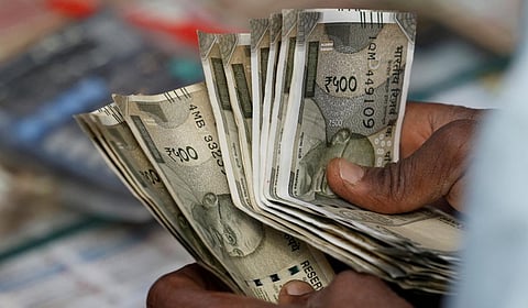 மாணவர்கள் புத்தக பை, ஷூ வாங்க தலா ரூ.1,000 - புதுச்சேரி முதல்வர் அறிவிப்பு