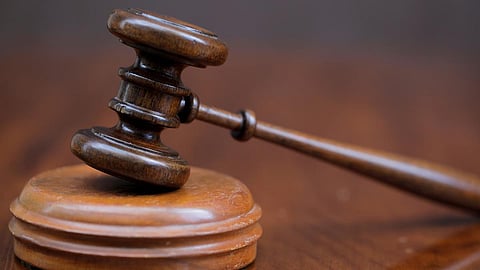 அதிமுக எம்.பி. தம்பிதுரைக்கு சொந்தமான கல்வி நிறுவனங்கள் ஆக்கிரமித்துள்ள புறம்போக்கு நிலங்களை மீட்க ஐகோர்ட் கெடு