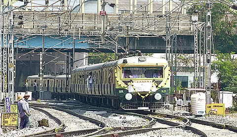 வேளச்சேரி - பரங்கிமலை வழித்தடத்தில் இன்று தொடங்க இருந்த ரயில் சேவை தள்ளிவைப்பு