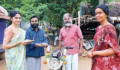 குஷி ரவி, செல்வராகவன், சதீஷ், கவுசல்யா.