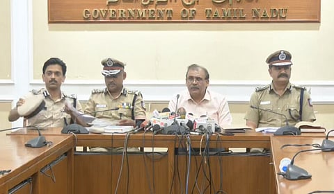 உள்துறை செயலாளர், டி.ஜி.பி. உள்ளிட்ட உயரதிகாரிகள் விளக்கம்