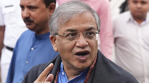 தலைமை தேர்தல் ஆணையரை பதவி நீக்க நோட்டீஸ் - 193 எம்.பி.க்கள் கையெழுத்து