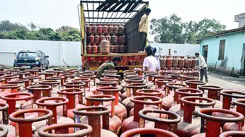 சமையல் காஸ் தட்டுப்பாடுக்கு புரளியே காரணம்: எல்பிஜி விநியோகஸ்தர்கள் கூட்டமைப்பு தகவல்