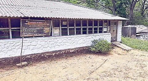 வெள்ளிமலையில் உள்ள வாக்குச்சாவடி.