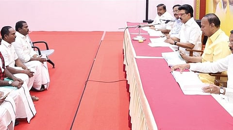 திமுக சார்பில் புதுச்சேரி மற்றும் காரைக்கால் சட்டப்பேரவை தேர்தலுக்கு விருப்ப மனு அளித்தவர்களிடம் சென்னை அண்ணா அறிவாலயத்தில் முதல்வர் ஸ்டாலின் நேர்காணல் நடத்தினார். உடன் கட்சி நிர்வாகிகள்.படம் எல் சீனிவாசன்