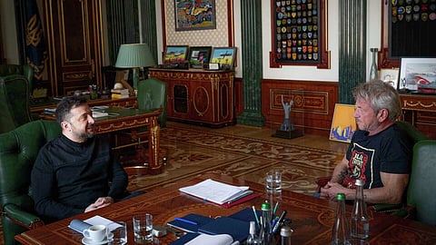 உக்ரைன் அதிபர் ஜெலன்ஸ்கி உடன் நடிகர் சீன் பென்