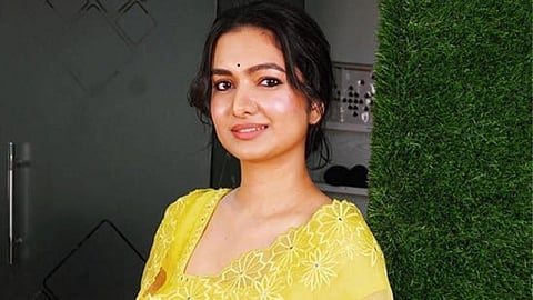 நீக்கப்பட்ட காங். எம்எல்ஏ சோபியா பிர்டஷ்