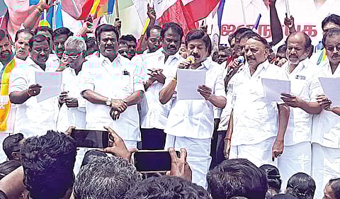 விழுப்புரத்தில் நடைபெற்ற ஆர்ப்பாட்டத்தில் பேசிய முன்னாள் அமைச்சர் சி.வி.சண்முகம்.