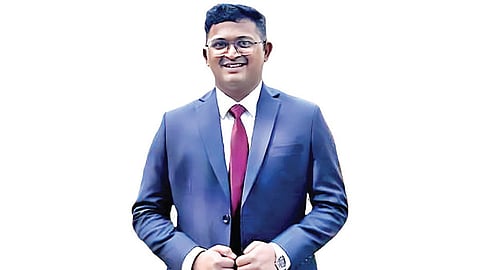 உடல் சவாலைக் கடந்து யு.பி.எஸ்.சி. வெற்றி - போட்டித் தேர்வு வெற்றி