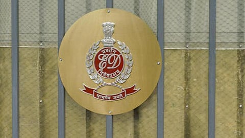 சட்டவிரோத பணப்பரிமாற்றம்: அதிமுகவினர் மீது அமலாக்கத் துறை வழக்கு பதிய உத்தரவிட திமுக மனு