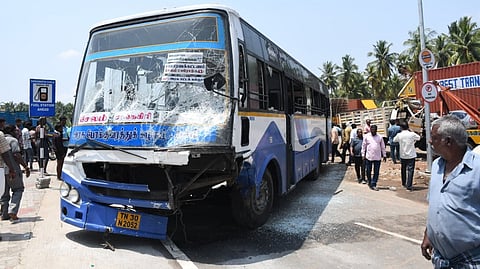 சேலத்தில் சரக்கு வாகனம் மீது அரசுப் பேருந்து மோதி விபத்து: பலி 8 ஆக அதிகரிப்பு