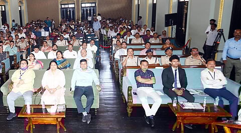 சென்னையில் தேர்தல் பணிகள் குறித்து மாவட்ட தேர்தல் அலுவலர் ஆலோசனை