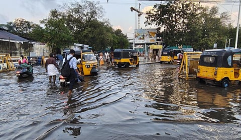 இடம்: மதுரை