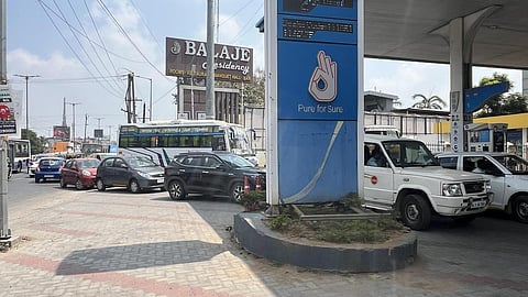 ப்ரீமியம் பெட்ரோல் லிட்டருக்கு ரூ.2 உயர்வு