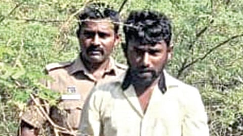 கொலை நடந்த பகுதிக்கு தர்ம முனீஸ்வரனை போலீஸார் அழைத்துச் சென்று விசாரணை நடத்தினர்.