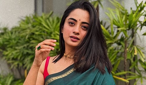 ‘டாட்டூ குத்தக் கூடாது’ என நடிகை நமிதா பிரமோத்தை மிரட்டிய இளைஞர் கைது