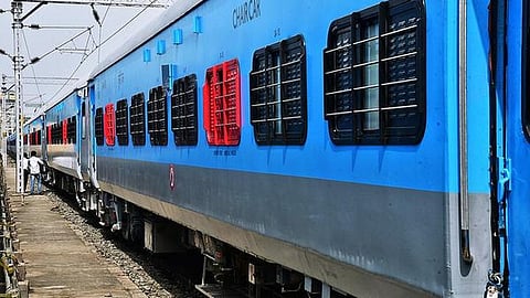 தானியங்கி சிக்னல் அமைக்கும் பணி நடைபெறுவதால் நாளை 13 ரயில்களின் சேவையில் மாற்றம்