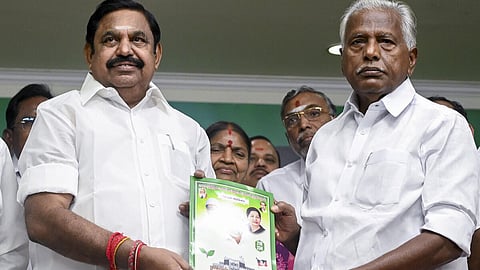 நீட் தேர்வில் 10% ஒதுக்கீடு, இலவச மடிக்கணினி: அதிமுகவின் கல்வித் துறை வாக்குறுதிகள்