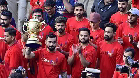 ஆர்சிபி அணி வீரர்கள்