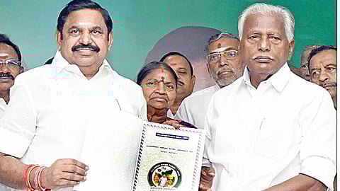 அதிமுக தேர்தல் அறிக்கையை வெளியிட்டார் பழனிசாமி: அரிசி கார்டுக்கு இலவச பிரிட்ஜ் உட்பட பல திட்டங்கள் அறிவிப்பு