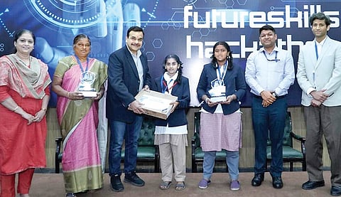 நாடு போற்றும் மாநகராட்சி மாணவிகள்