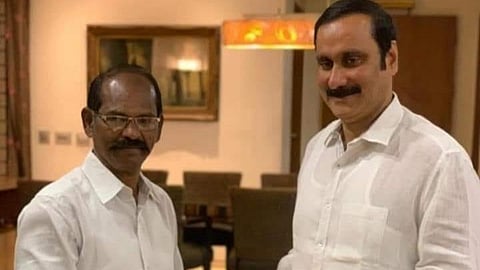 அன்புமணியுடன் வடிவேல் இராவணன் |கோப்புப் படம்