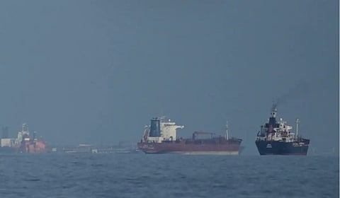 அனுமதி பெறாமல் ஹார்முஸ் ஜலசந்தி வழியாக சென்ற பாகிஸ்தான் கப்பலை திருப்பி அனுப்பிய ஈரான்