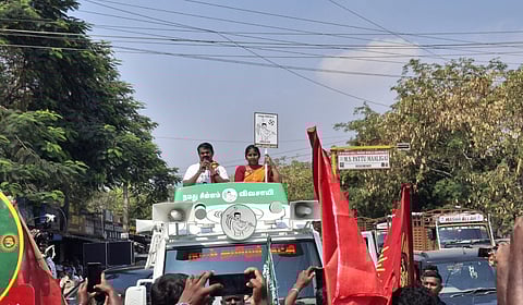 “ஒரு சொட்டு தண்ணீர் தராத காங்கிரஸுக்கு 28 எம்எல்ஏ சீட்டு, ஒரு ராஜ்யசபா சீட்டு!” - சீமான் விமர்சனம்