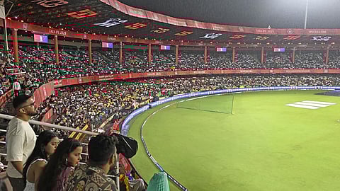 ஒவ்வொரு எம்எல்ஏ-வுக்கும் 4 டிக்கெட் வழங்குக: கர்நாடக அரசுக்கு சபாநாயகர் கோரிக்கை | IPL 2026