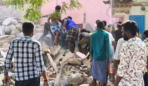 சிவகாசி அருகே பட்டாசு ஆலை வெடி விபத்தில் ஒருவர் உயிரிழப்பு - 3 அறைகள் தரைமட்டம்