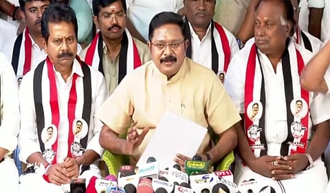 அமமுக வேட்பாளர் பட்டியல் வெளியீடு: 2 முன்னாள் அமைச்சர்களுக்கு வாய்ப்பு