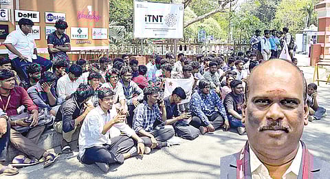 பாலியல் குற்றச்சாட்டுக்கு உள்ளான பேராசிரியரை கைது செய்யக் கோரி அண்ணா பல்கலைக்கழகம் முன்பு போராட்டத்தில் ஈடுபட்ட இந்திய மாணவர் சங்கத்தினர். (உள்படம்) ஞானவேல் பாபு