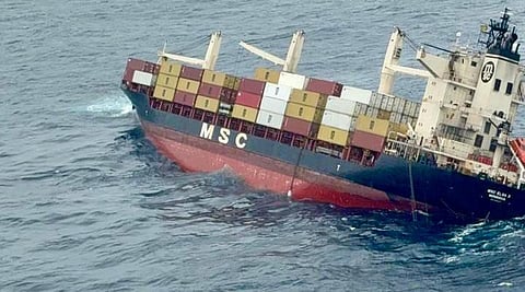 லைபீரிய கப்பல் மூழ்கியதால் பல மாவட்ட கடற்கரைகளில் படிந்த பிளாஸ்டிக் கழிவை அகற்ற வழக்கு