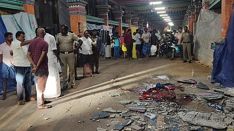 சமயபுரம் கோயிலில் மேற்கூரை இடிந்து விழுந்து பெண் பக்தர் உயிரிழப்பு